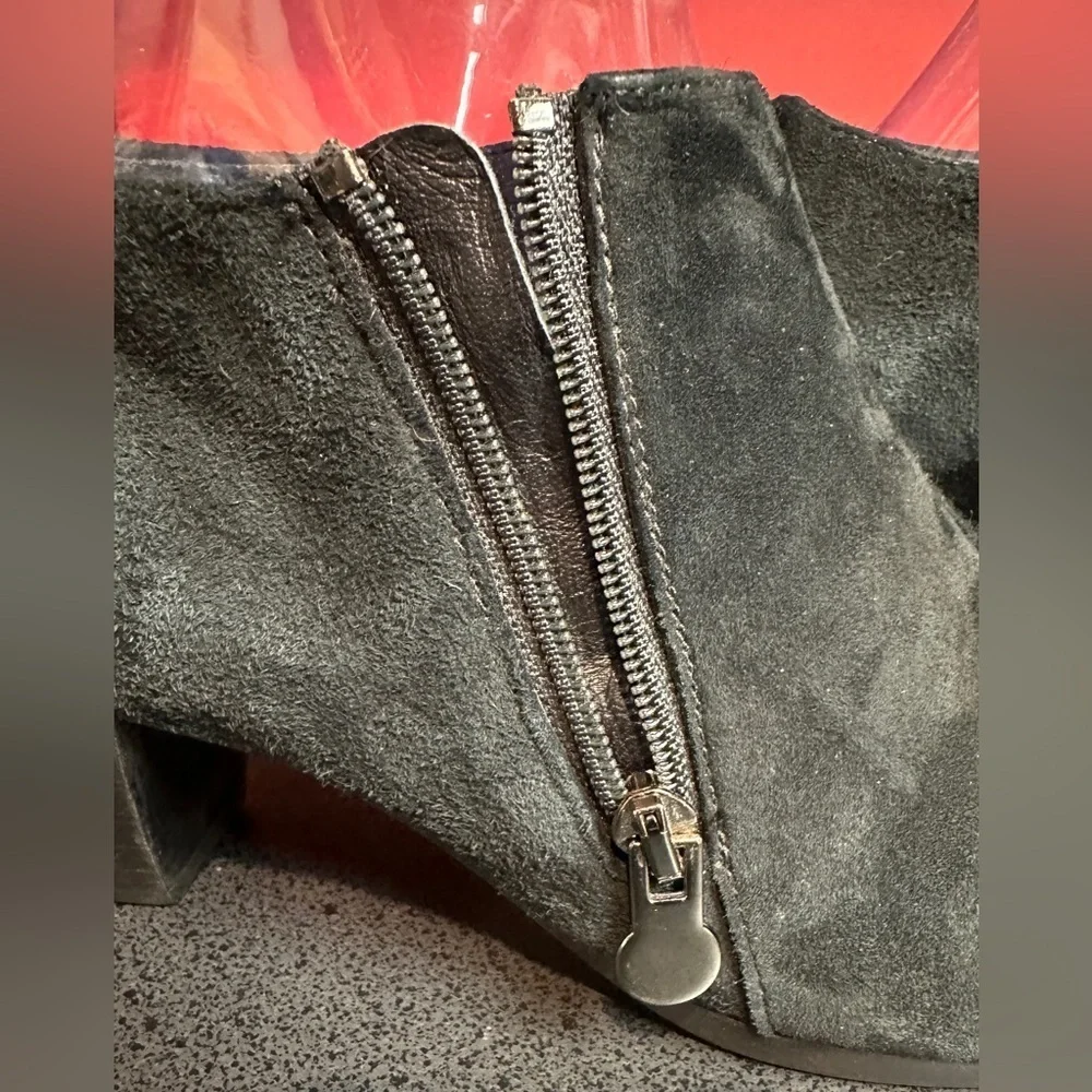 Munro American Peep Toe Black Suede Side Zip 2.25” Heels Women’s Sz 10M - Picture 6 of 15